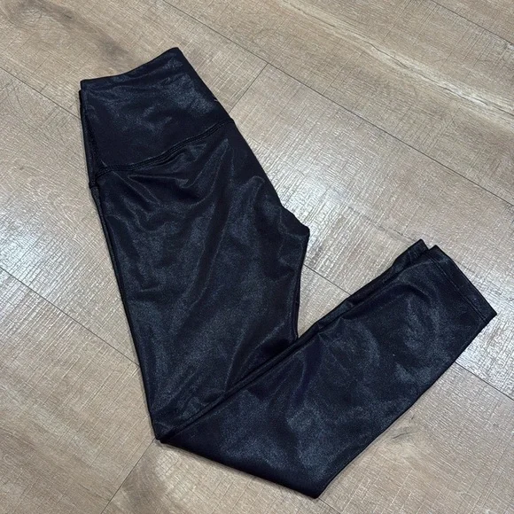EUC Beyond Yoga Heather Rib Black Shine High Waisted Midi Legging Size XS - Picture 2 of 9
